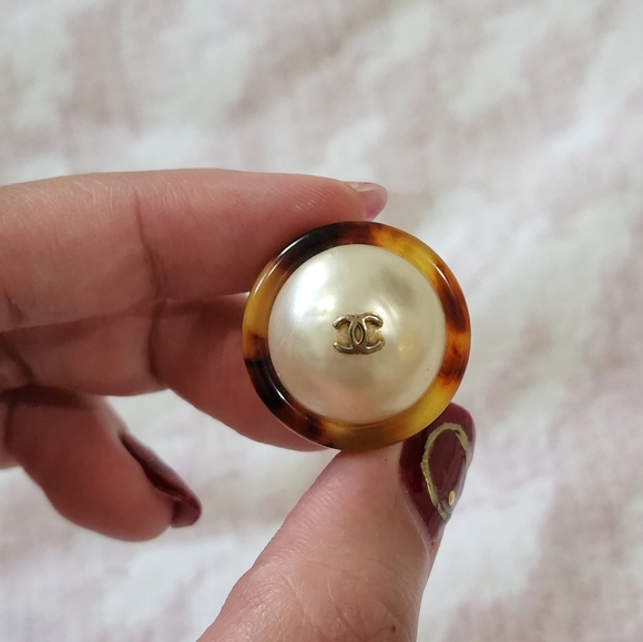 Chanel Vintage Faux Pearl & Resin Clip on Earrings - Picture 1 of 11